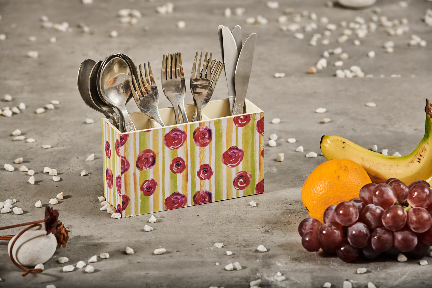A Tiny Mistake Rose Garden Wooden Cutlery Holder, 18 x 10 x 6.5 cm