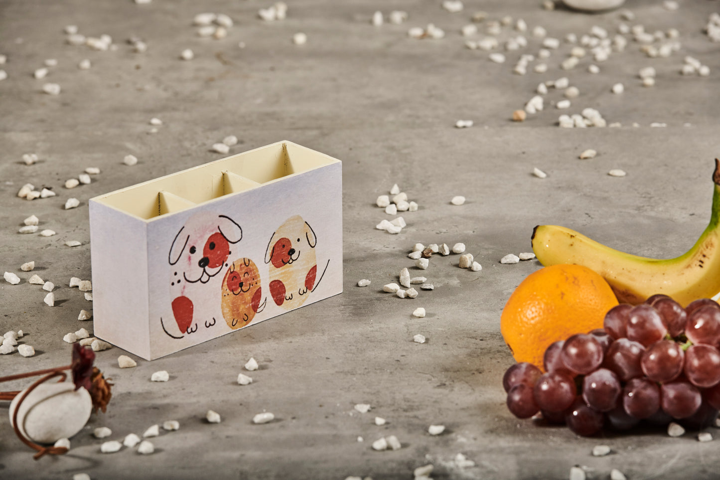 A Tiny Mistake Happy Dogs Wooden Cutlery Holder, 18 x 10 x 6.5 cm