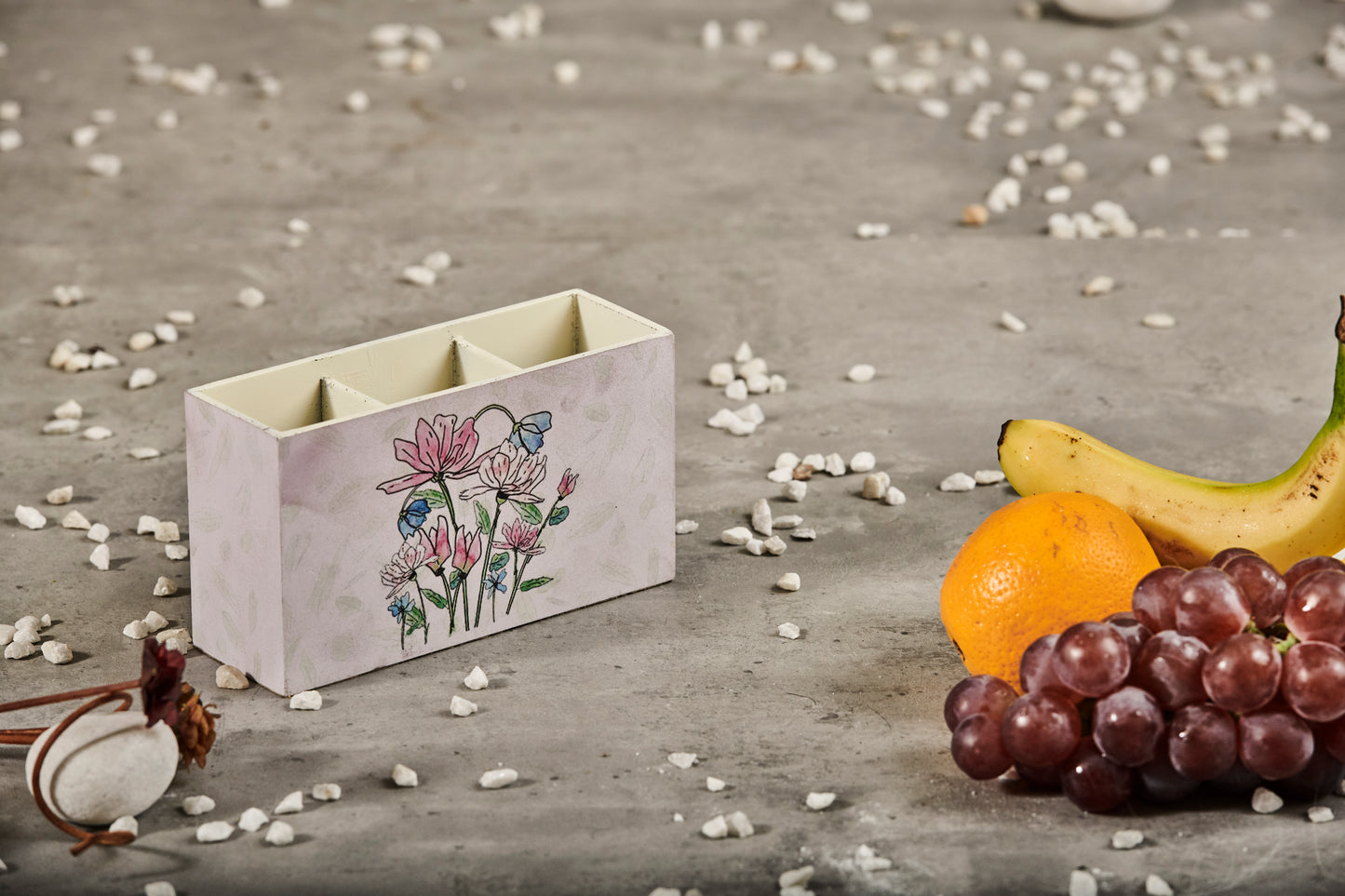 A Tiny Mistake Daisies Wooden Cutlery Holder, 18 x 10 x 6.5 cm
