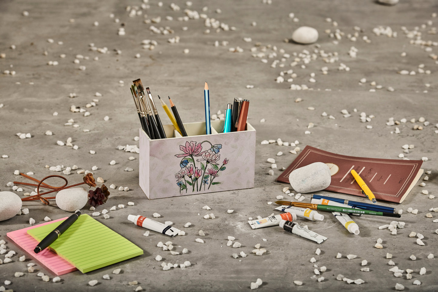 A Tiny Mistake Daisies Wooden Cutlery Holder, 18 x 10 x 6.5 cm
