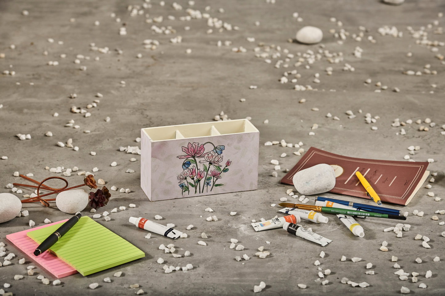 A Tiny Mistake Daisies Wooden Cutlery Holder, 18 x 10 x 6.5 cm