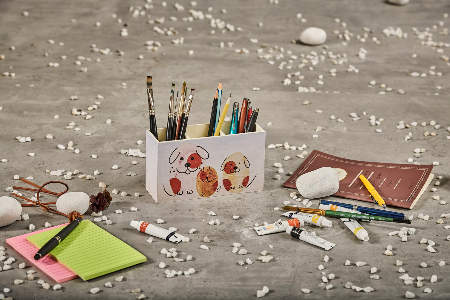 A Tiny Mistake Happy Dogs Wooden Cutlery Holder, 18 x 10 x 6.5 cm