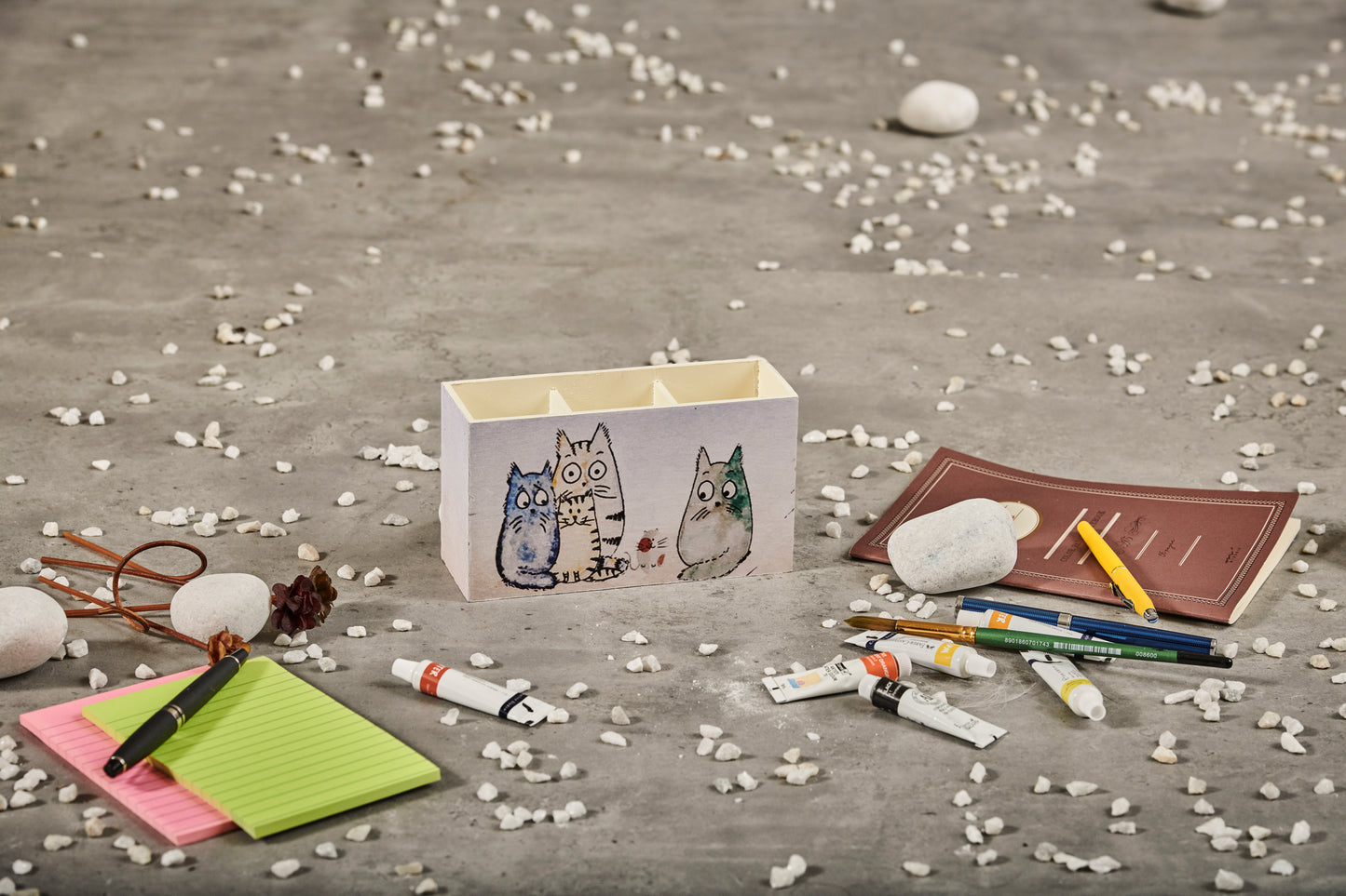 A Tiny Mistake Happy Cats Wooden Cutlery Holder, 18 x 10 x 6.5 cm