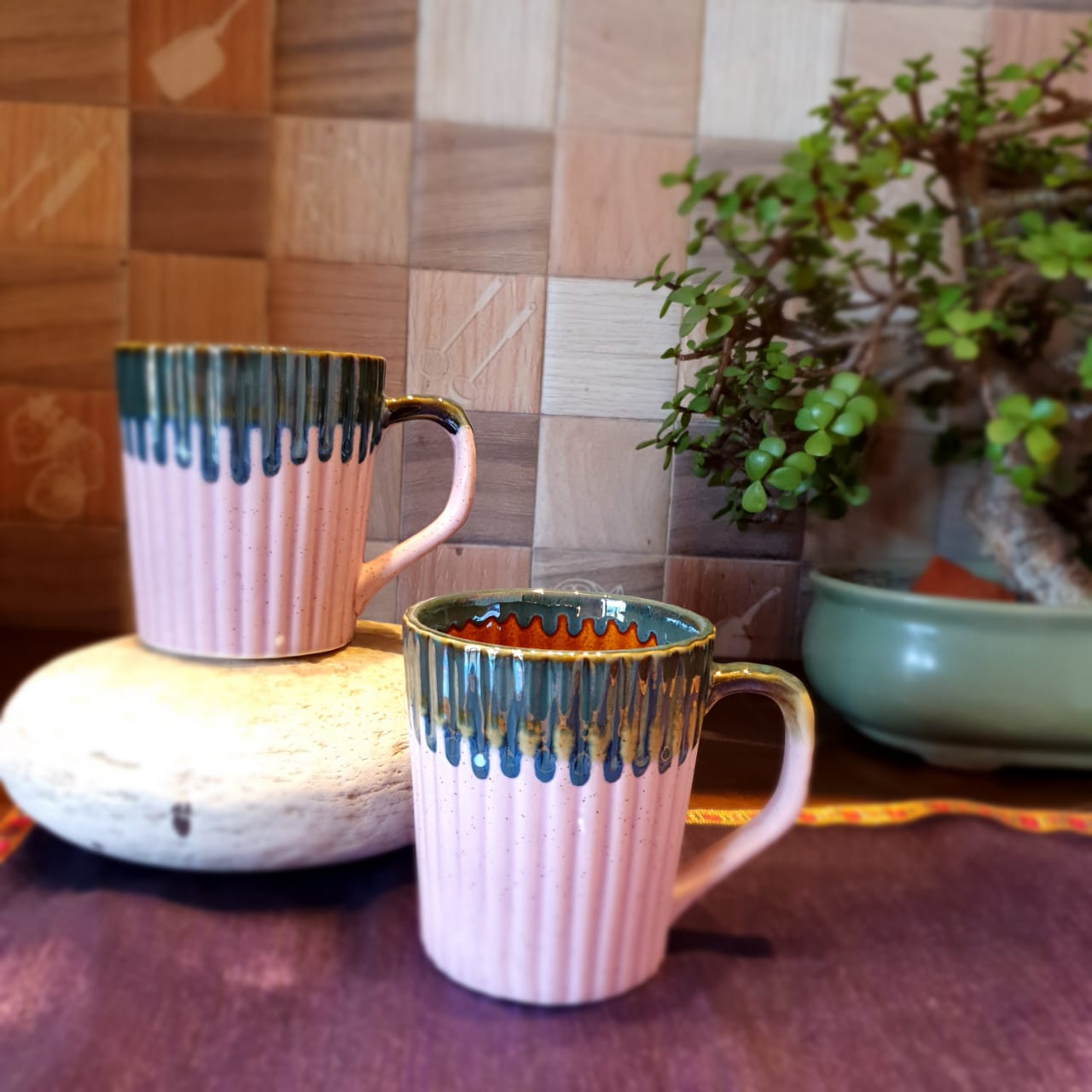 Elegant Dual Colours Ceramic Mugs, Set of 2, Coffee and Tea Mugs, Soup Mugs 390 Ml Each (Pink on The Outside Mustard Brown on The Inside)
