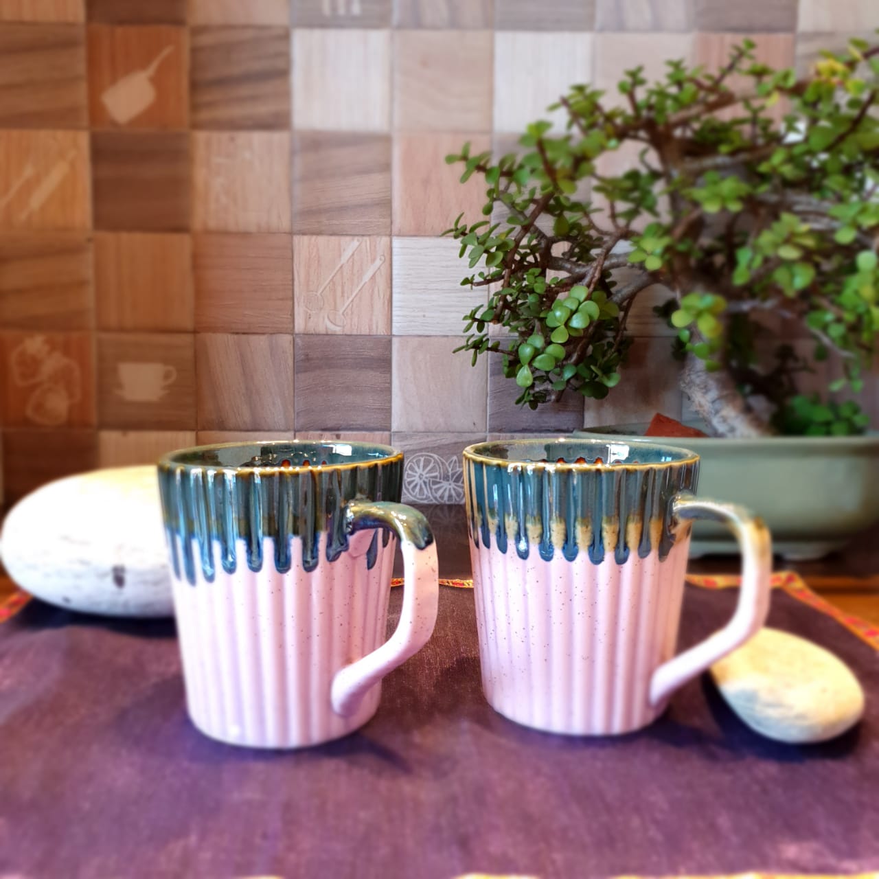 Elegant Dual Colours Ceramic Mugs, Set of 2, Coffee and Tea Mugs, Soup Mugs 390 Ml Each (Pink on The Outside Mustard Brown on The Inside)