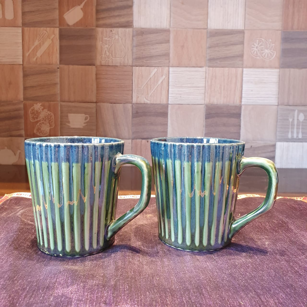 Elegant Dual Colours Ceramic Mugs, Set of 2, Coffee and Tea Mugs, Soup Mugs 390 Ml Each (Green on The Outside Pink on The Inside)